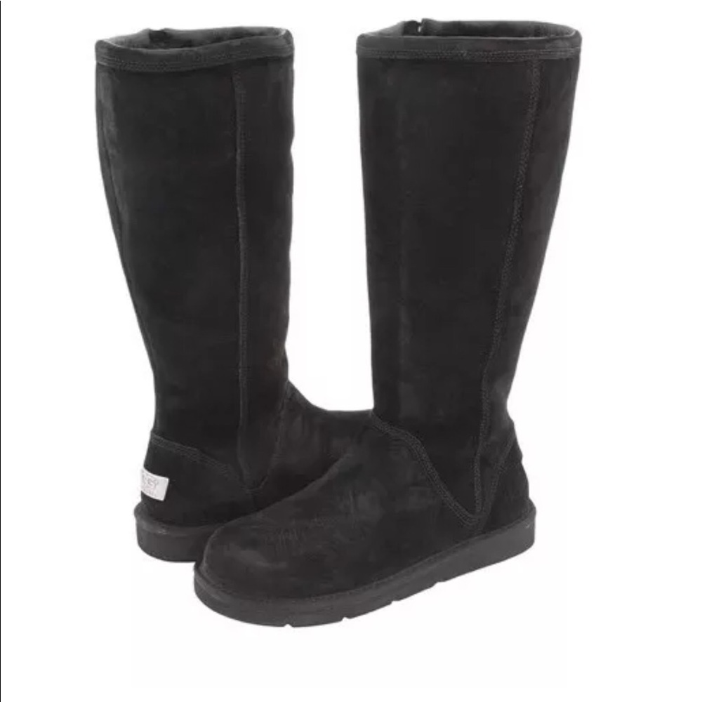 Uggs Australia Tall boot with zipper “Greenfield”